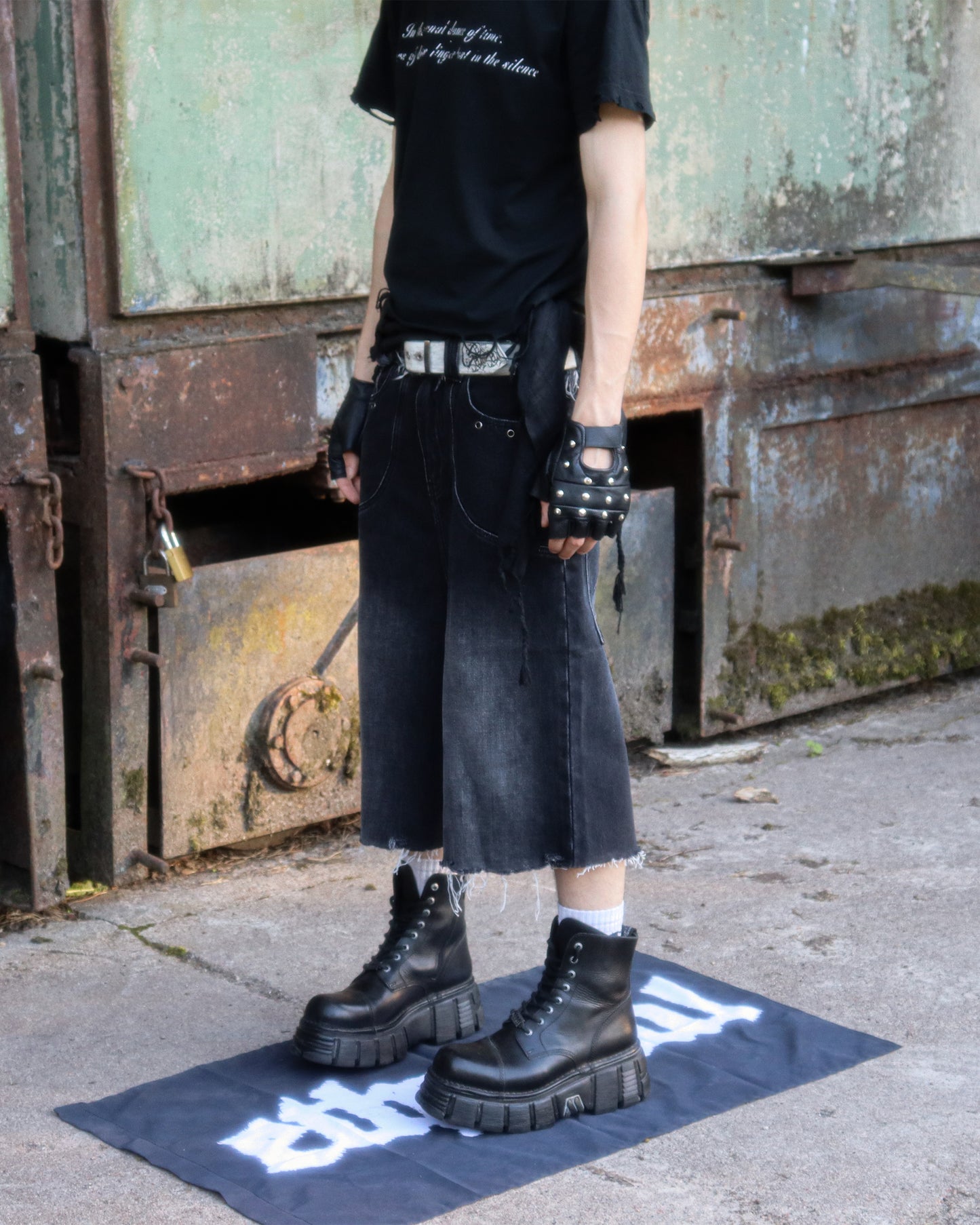 Binary distressed denim shorts